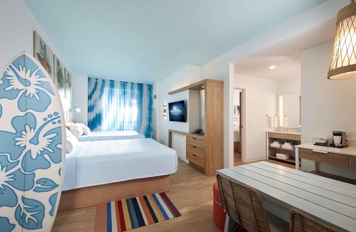 Florida Center Hotel | Universal's Endless Summer Resort - Surfside Inn and Suites