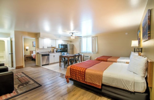 Glenwood Springs Hotel | Glenwood Springs Cedar Lodge