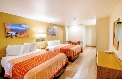 Glenwood Springs Hotel | Glenwood Springs Cedar Lodge