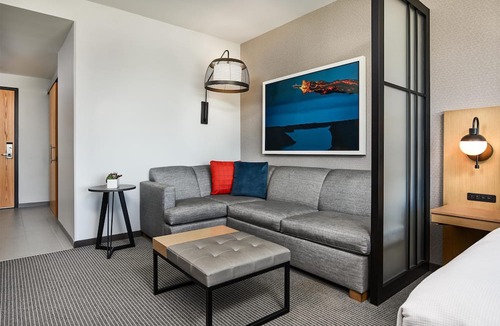 Dupont Hotel | Hyatt Place Peña Station/Denver Airport