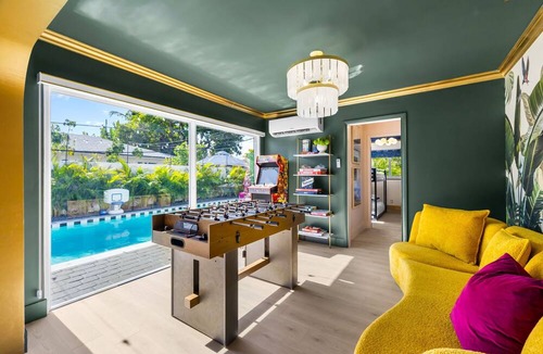 Pompano Beach House | 5 Min to Beach Heated Pool Hot Tub BBQ