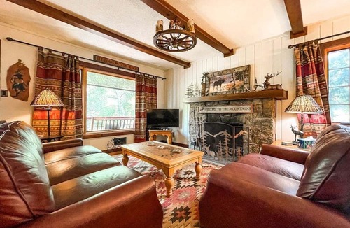 Cascade-Chipita Park Ski Chalet | Peaceful Mountainside Cabin Retreat
