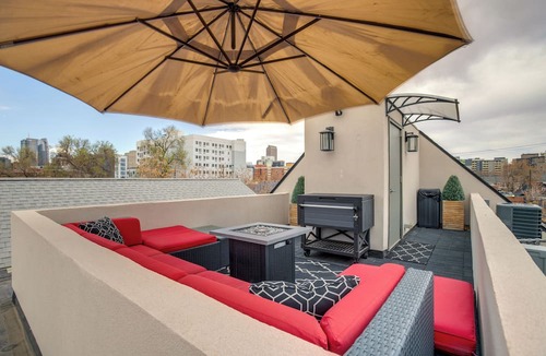 Lincoln Park Apartment | 1 Mi to Dtwn Denver: Sleek Duplex w/Rooftop Deck!