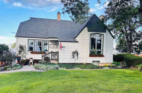 Delta House | Cozy, Charming, & Spacious 4-bedroom. 2.5 bath, in the heart of Delta.