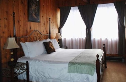 Glenwood Springs Cabin | Mountain View Room #14