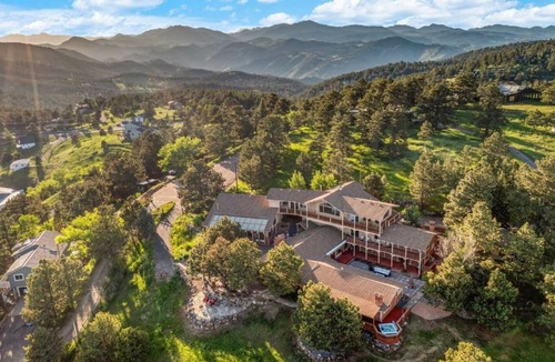 Golden Condo | Mountain View Luxury Penthouse