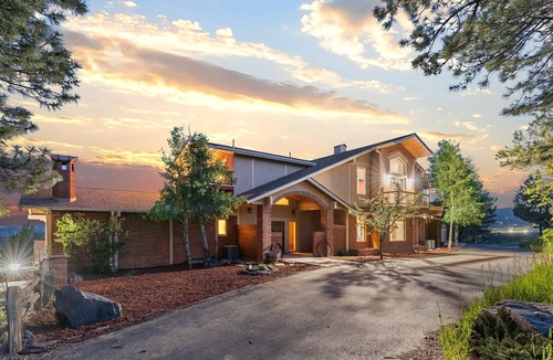 Golden Condo | Mountain View Luxury Penthouse