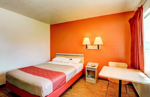 Dupont Hotel | Motel 6 Denver, CO - Airport