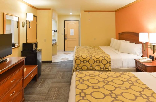 Northeast Colorado Springs Hotel | Baymont by Wyndham Garden of the Gods / Colorado Springs