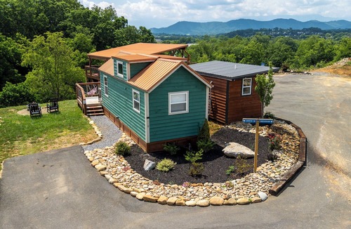 Sevierville Cottage | Tiny Home Village Near Dollywood
