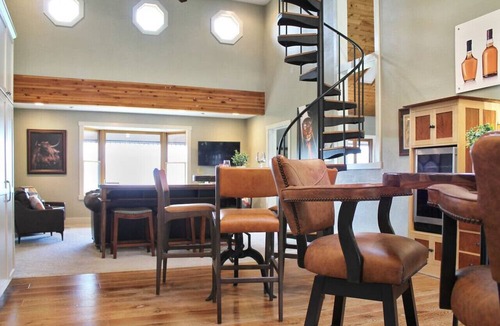 Como House | Awe-Inspiring Mtn Lodge w/hot tub for large groups