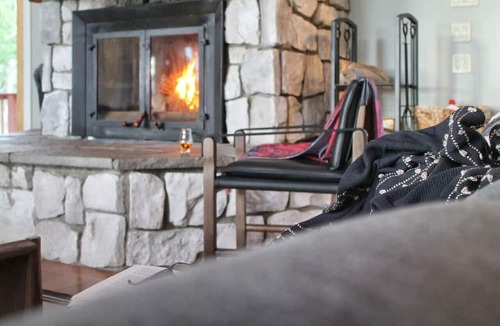 Como House | Awe-Inspiring Mtn Lodge w/hot tub for large groups