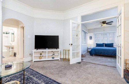 Lower Avenues Apartment | The Sapphire Suite - Downtown Historic Aves Apt
