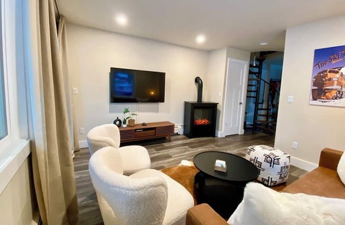 Old Town Apartment | 2BR/1.5BA Brand New Remodel,Old Town,free bus