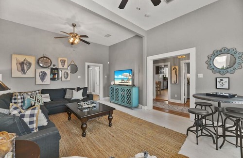 San Jacinto Apartment | Sparkled Seahorse