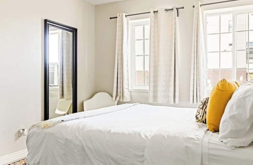 West Colfax Apartment | Stylish City Condo | King Beds | Sloans Lake 30Day