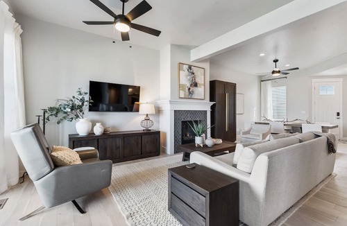 Loveland House | Mountain View Townhome~ Pickleball & Putting Green