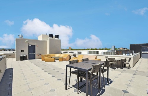 Highland Condo | Southwestern Charm | Studio Loft | Shady Deck w/Pets