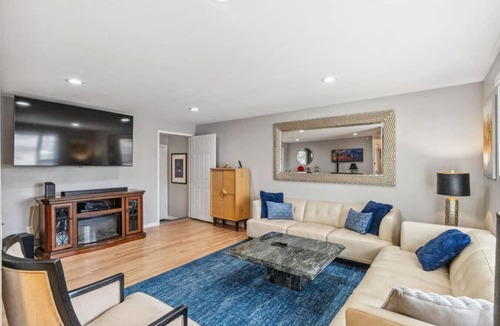 North Alameda Apartment | The Gem of Lakewood!