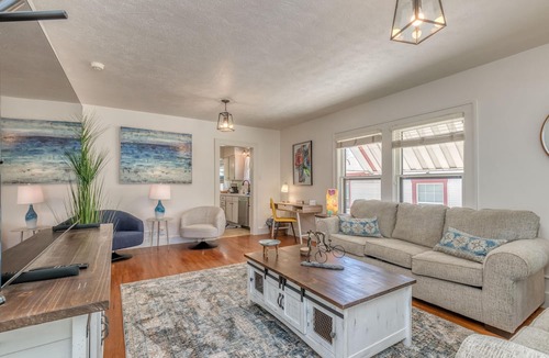 Grand Junction House | Butterfly: Downtown Stay Near CMU