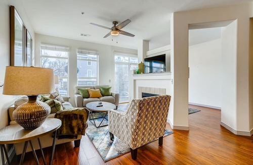 Lincoln Square Lofts Condo | Pottery Barn Perfect Steps 2 LightRail, Mall, Restaurants, Shop, Schwab,Skyridge