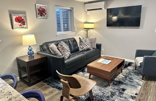 Capitol Hill Apartment | Fully stocked new apt, work from home + Free Parking!