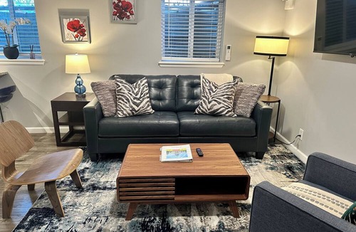 Capitol Hill Apartment | Fully stocked new apt, work from home + Free Parking!