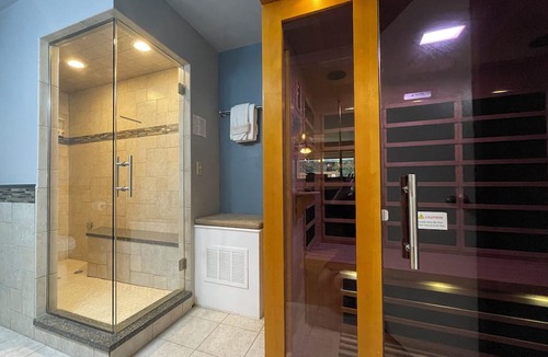 Fort Collins Apartment | Couples Retreat with Hot Tub, Sauna & Steam Room
