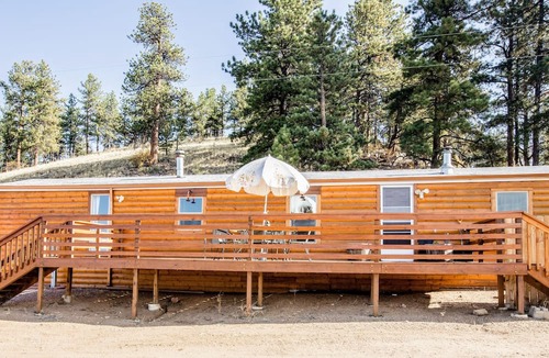 Florissant Cabin | The Original Lake George Lodge- Home with Front Deck!