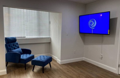East Little Havana Apartment | Charming 1/1 apt w/parking on great location