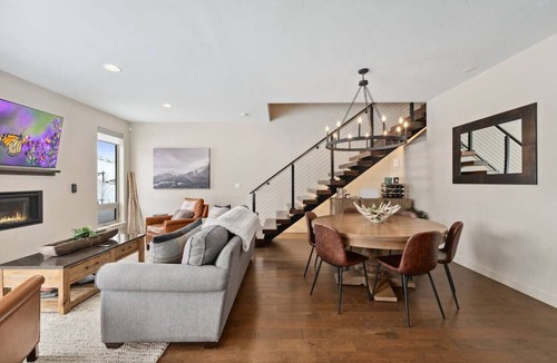 Silvercreek Villa | Ski-In/Ski-Out, 3BD/3BA, 2 Story w/Garage, by Pool