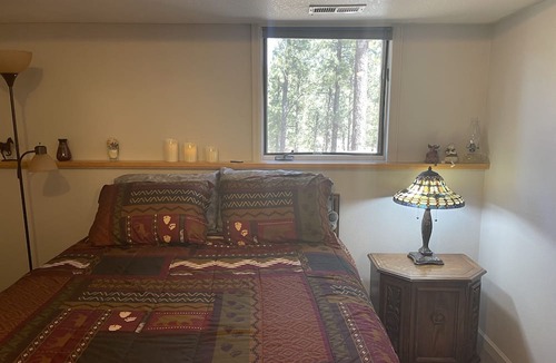 Bailey Apartment | Private Apartment, 1 bedroom, 1 full bathroom, living room & kitchenette