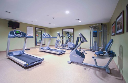 Northfield Apartment | Free Breakfast Buffet & Pool Access. Near University of Colorado Hospital.