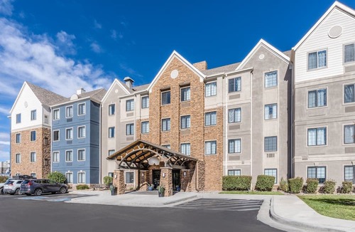 Glendale Condo | Cherry Creek Suite with Free Breakfast! Pool, Shared Hot Tub + Gym Access