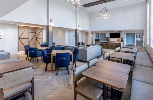 Glendale Condo | Cherry Creek Suite with Free Breakfast! Pool, Shared Hot Tub + Gym Access