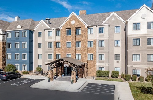 Glendale Condo | Cherry Creek Suite | Outdoor Pool, Hot Tub + Gym
