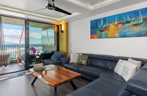 Maalaea Condo | Sea La Vie Secluded Oceanfront condo, Magical Sunrise romantic honeymoon Getaway