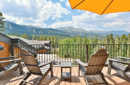 Warrior's Mark West House | Lonestar Lodge: Sweeping Mountain Views, Hot Tub & Patio