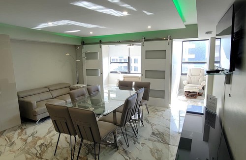 Mid Beach Apartment | Large Deluxe Corner Apartment for Large Groups - 521