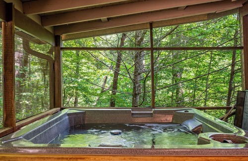 Townsend Cabin | Perfect mountain cottage ☎ Fire pit ☎ Gas Fireplace ☎ Screened Porch ☎ Secluded