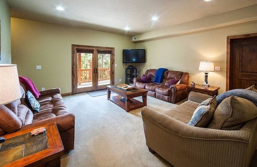 Fraser House | Large Stunning home, Shuttle, Hot Tub Views & Close!