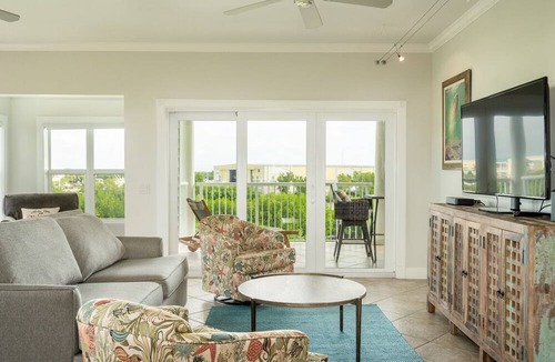 Key West Condo | 3 Bedroom 2 Bath Ocean view Condo with Full Kitchen, Covered Parking