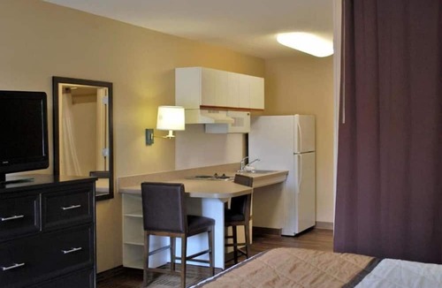 Eagan Apartment | 2 Full Beds | Mobil Access Tub Nsmk Kitchen