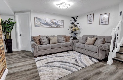 Aurora Apartment | 3-bed/1 bath basement apartment in Aurora, CO w/AC~close to Hospitals