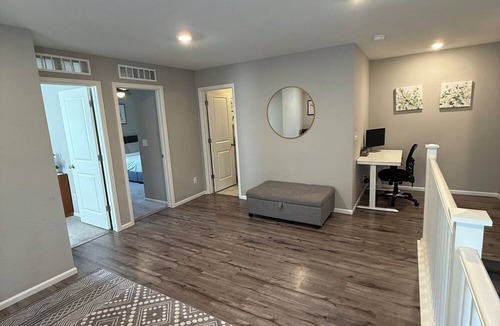 Aurora House | Spacious 3BR Aurora Townhome AC + Gym