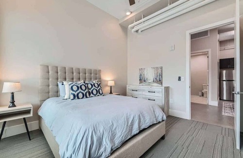 Golden Condo | Golden Getaway | Spacious 2BR | Walk to Trails