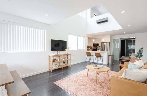 Little Italy Apartment | Luxe Little Italy 2BR Penthouse w/Rooftop Balcony