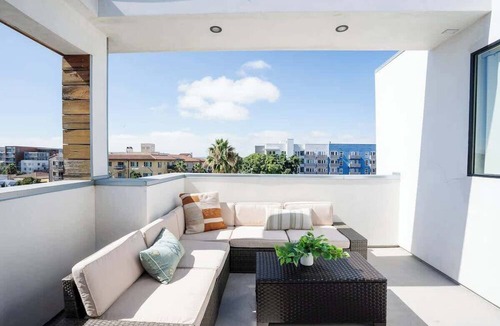 Little Italy Apartment | Luxe Little Italy 2BR Penthouse w/Rooftop Balcony
