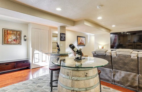 Aurora Apartment | Group Getaway 3 Mi to Cherry Creek State Park!