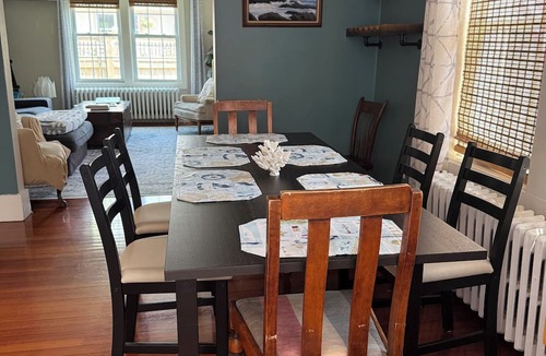 Jamestown Cottage | Charming & family friendly, walkable 3-bedroom cottage in Jamestown village